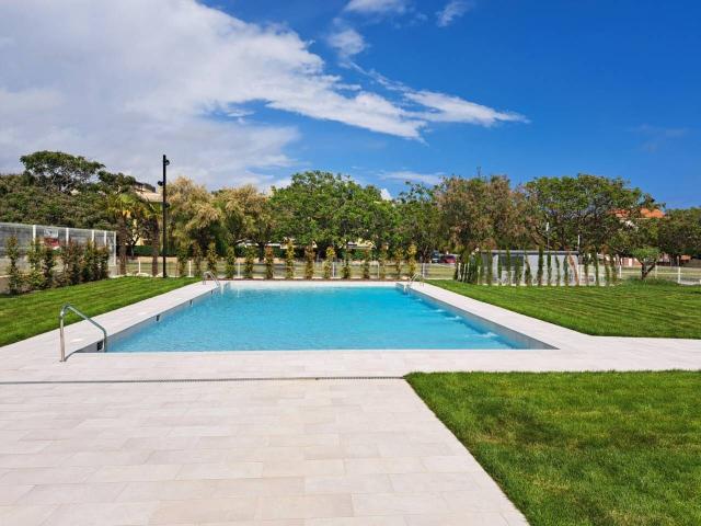 Piso en venta en Cubelles, Les Salines Pla de Sant Pere. PLANTA BAJA A ESTRENAR CON JARDÍN PRIVADO ESQUINERO ORIENTADO A SURESTE EN MOTA DE SANT PERE DE CUBELLES. Pisos.