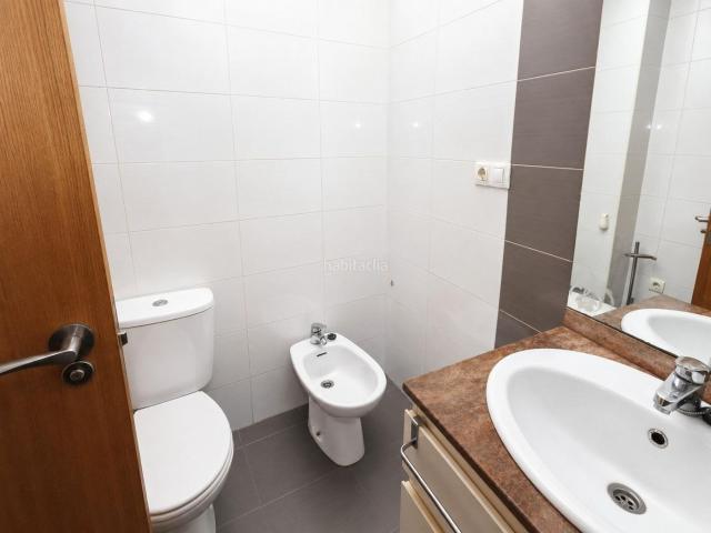 Piso en venta en Cúllar Vega. Piso bajo en pleno centro de Cúllar Vega con garaje incluido. Pisos Cúllar.