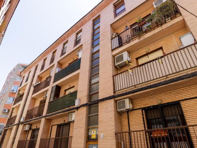 Piso en venta en C. de la Torre, Casco Histórico de Zaragoza, con terraza de uso exclusivo de 17 m2