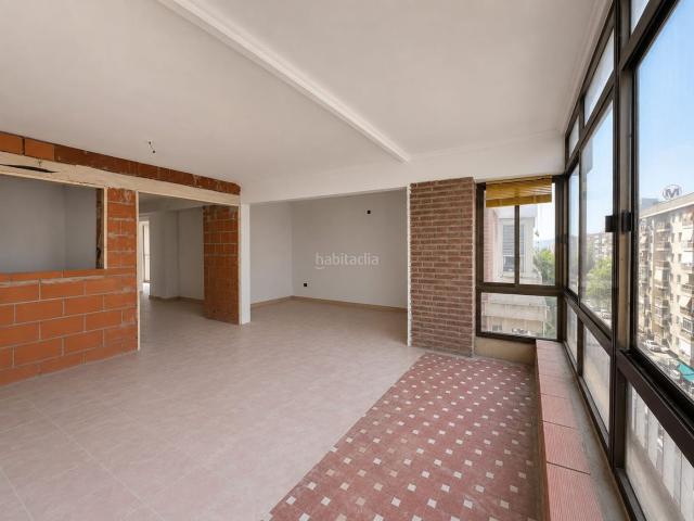 Piso en venta en Cáceres, Centro. Maravilloso piso semireformado en el centro. Pisos.