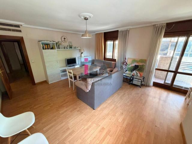 Piso en venta en Cáceres, Centro. Pisos.
