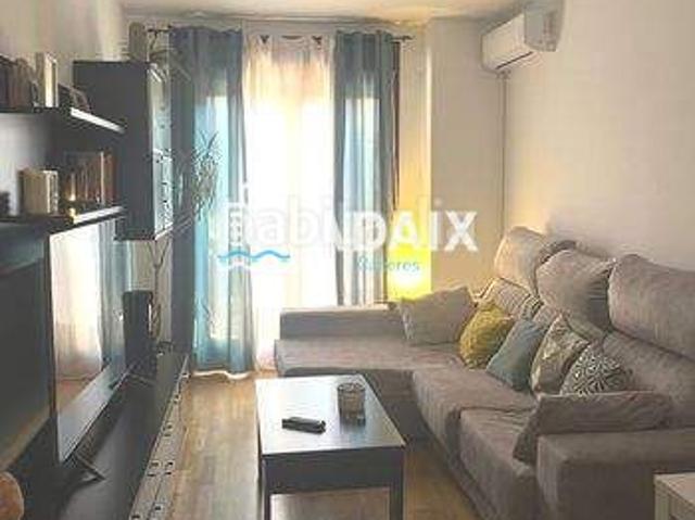 Piso en venta en Cáceres, Aguas Vivas La Zambomba. Este moderno apartamento de 45 m en Cáceres capital ofrece un estilo de vida cómodo y conveniente, con piscina, garaje, calefacció. Pisos.