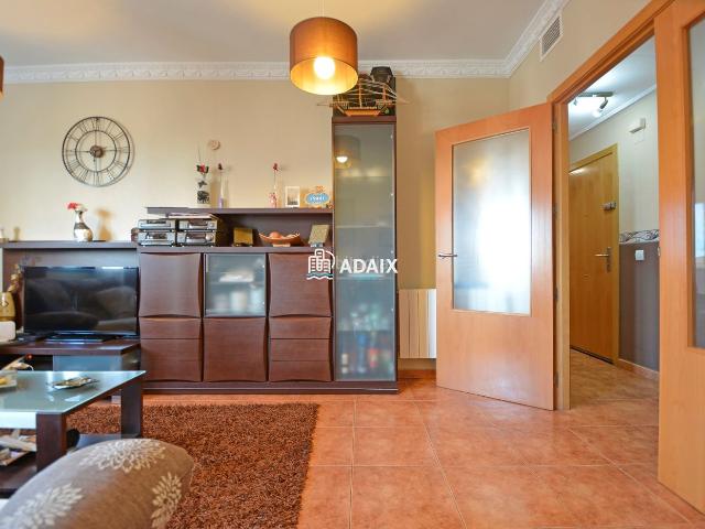 Piso en venta en Cáceres, Montesol Mejostilla. Este piso con tres dormitorios en Cáceres ofrece todo lo que estás buscando. Un amplio salón con terraza, piscina comunitaria, pl. Pisos.