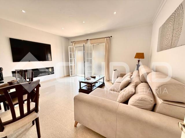 Piso en venta en Cabezas de San Juan Las. Piso reformado con azotea privada Zona Avda. Miguel Hernández. Pisos Cabezas de San Juan.