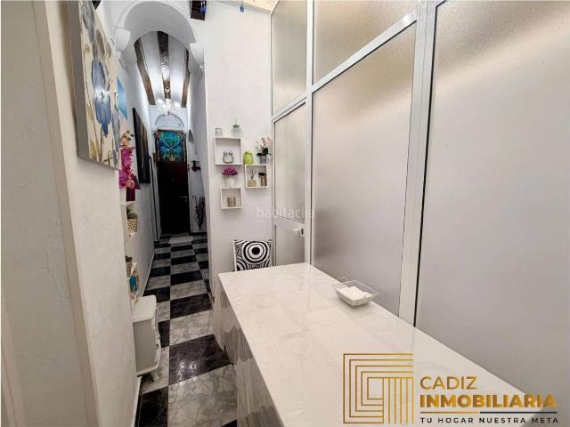 Piso en venta en Cádiz, Alameda Mentidero Teatro Falla. Encantador piso en planta baja de 2 dormitorios con 2 patios privado en venta, zona Centro Histórico San Antonio. Pisos.