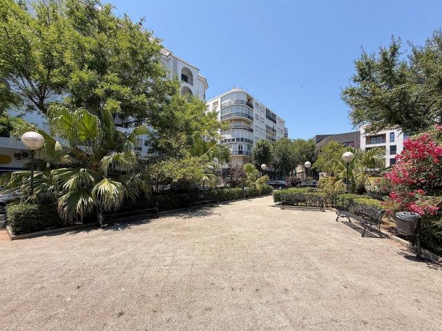 Piso en venta en Cádiz, Asdrúbal Bahía Blanca. AMPLIO PISO DE 4 DORMITORIOS Y 2 BAÑOS CON GARAJE CERRADO EN BAHÍA BLANCA. Pisos.
