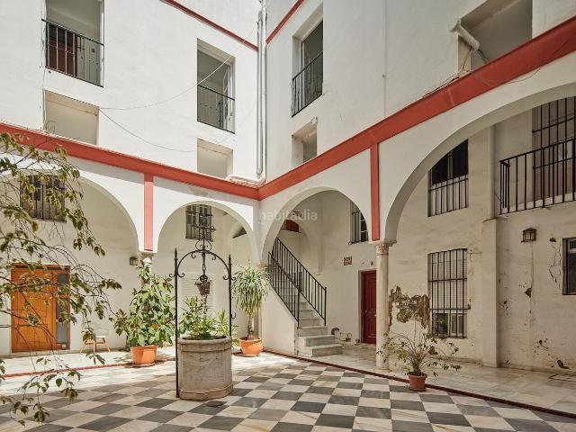 Piso en venta en Cádiz, Centro Histórico. Coqueto piso junto a la Plaza de Candelaria en finca preciosa con un patio espectacular y columnas de mármol!. Pisos.