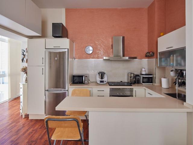 Piso en venta en Cádiz, Centro Histórico. Apartamento en edificio noble del siglo XIX rehabilitado en 2011 con ascensor. Pisos.