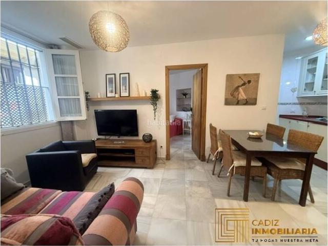 Piso en venta en Cádiz, Centro Histórico. Venta de piso en planta baja en el Centro Histórico Plaza Candelaria. Pisos.