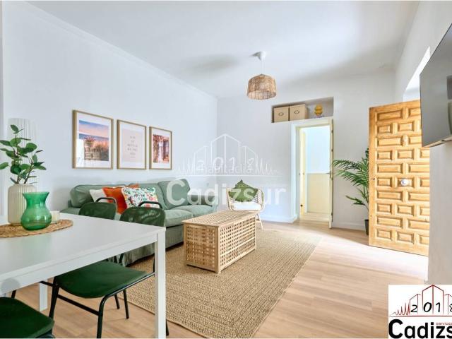 Piso en venta en Cádiz, El Pópulo Santa María. Venta de piso reformado en el Centro Histórico de Cádiz Capital. Pisos.