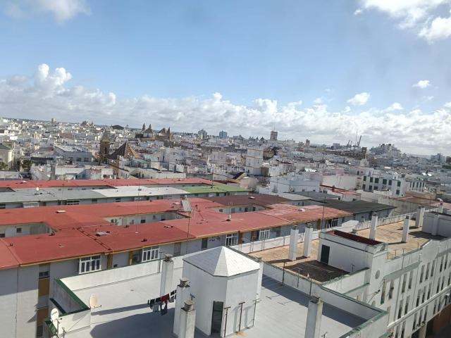 Piso en venta en Cádiz, La Caleta La Viña. VENTA PISO ZONA CENTRO CON VISTAS A LA CIUDAD. Pisos.