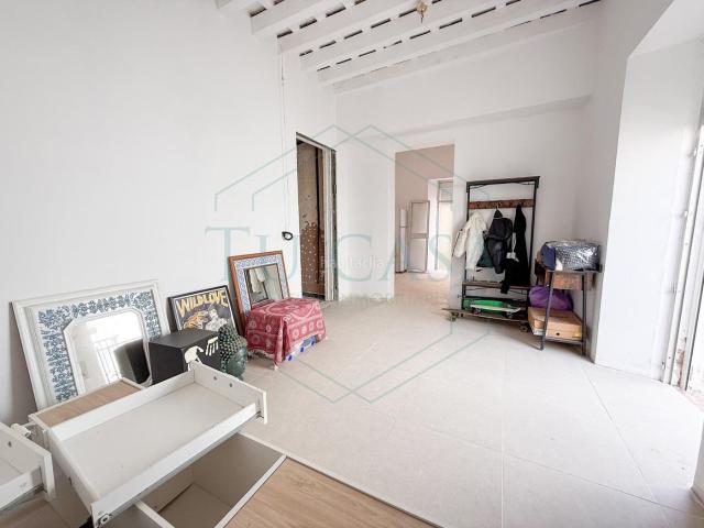 Piso en venta en Cádiz, La Caleta La Viña. Se vende piso en pleno corazón de Cádiz a reformar parcialmente. Pisos.