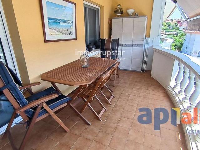 Piso en venta en Calonge, Poble. Luminoso apartamento con terraza, piscina comunitaria y parking en Calonge. Pisos.