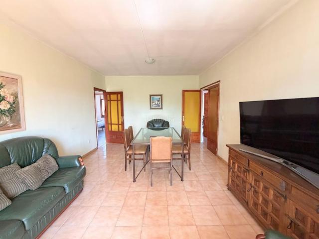 Piso en venta en Calonge, Poble. PISO DE 4 HABITACIONES y 2 BALCONES. Pisos.
