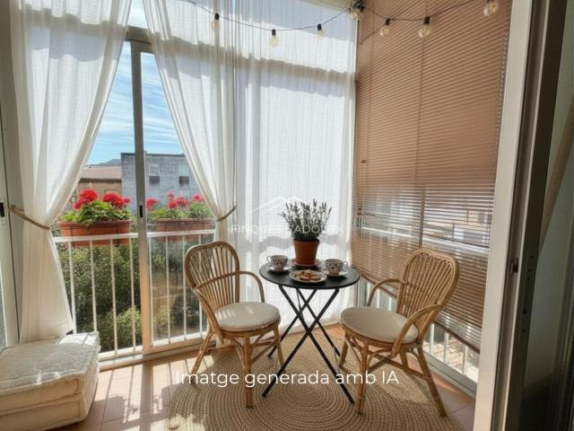 Piso en venta en Calonge, Poble. Piso muy luminoso con doble orientación y dos balcones. Pisos.