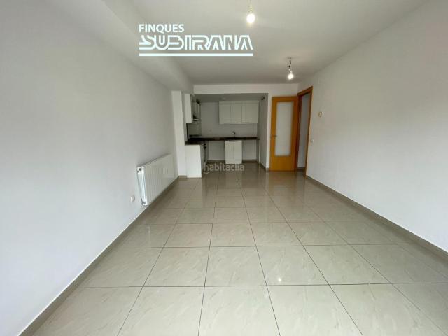 Piso en venta en Calaf. PIS SEMINOU EN VENDA AL POBLE DE CALAF Zona Plaça dels Arbres. Pisos.