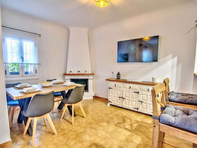 Piso en venta en Caleta de Velez. Encantador apartamento de dos dormitorios a pocos pasos de la playa en Caleta de Vélez. Pisos Caleta de.