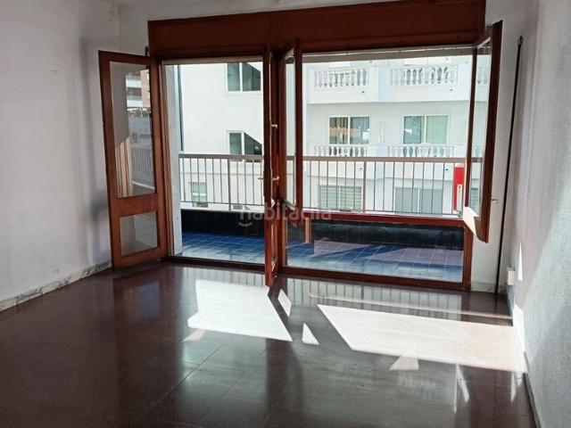 Piso en venta en Calella. AMPLIO PISO CERCA DEL MAR A LA VENTA EN CALELLA LISTO PARA ENTRAR A VIVIR. Pisos.