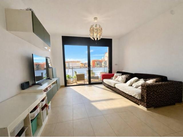 Piso en venta en Calella. Luz, amplitud, y vistas al mar en el corazón de Calella de Mar. Pisos.