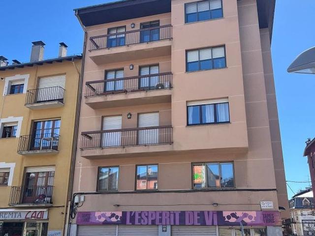 Piso en venta en calle Majorpuigcerda, Puigcerdà, de 100 m² 4 habitaciones por 320.000