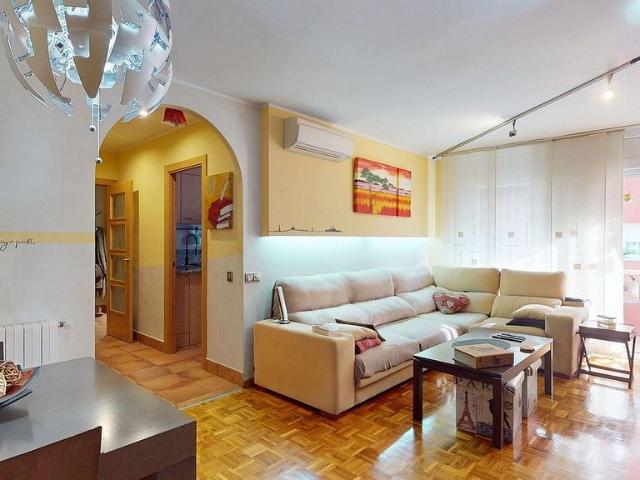 Piso en venta en calle Maluquer Salvador, Girona, de 112 m² 4 habitaciones por 460.000