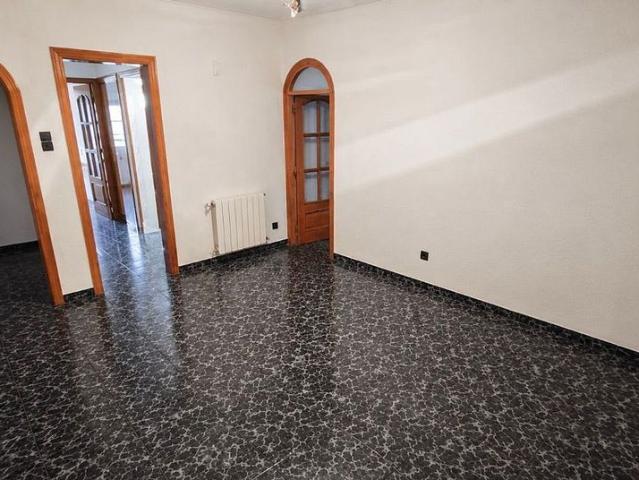 Piso en venta en calle Marathon, Mataró, de 75 m² 3 habitaciones por 103.000