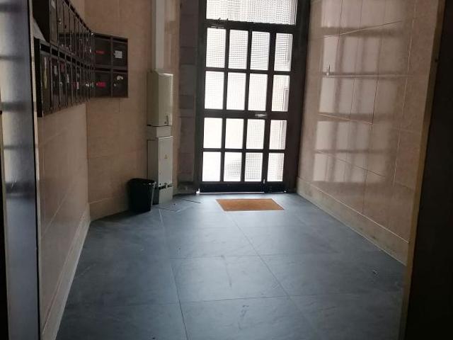 Piso en venta en calle Mare de Deu de Montserrat, Barcelona, de 55 m² 3 habitaciones por 250.000