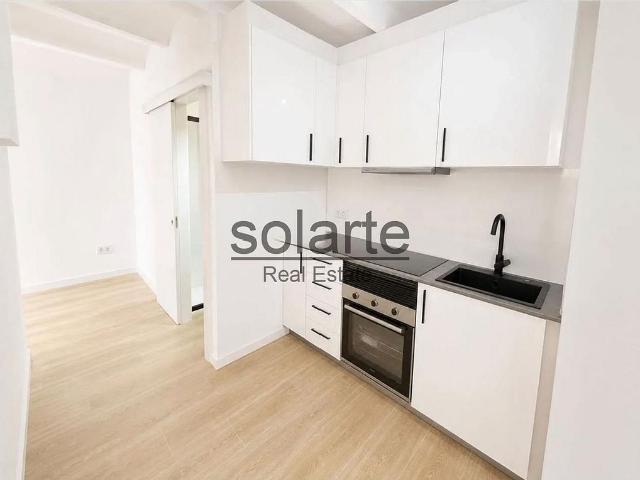 Piso en venta en calle Mare de Déu de Núria, Hospitalet de Llobregat, L´, de 45 m² 2 habitaciones por 189.000