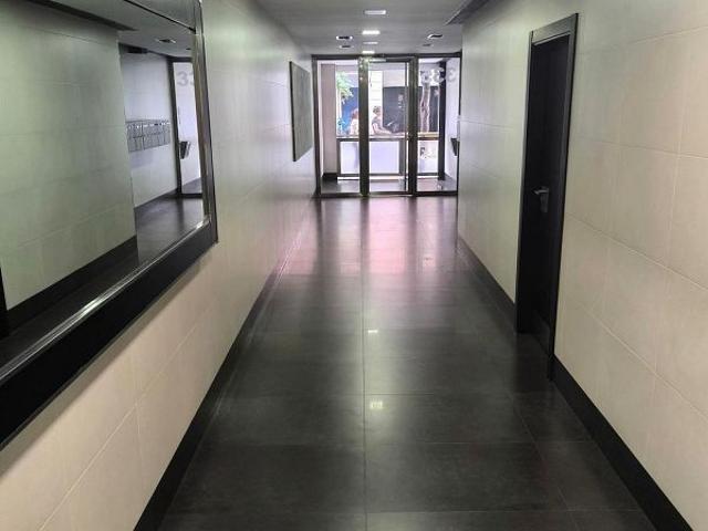 Piso en venta en calle Mare de Deu de Port, Barcelona, de 78 m² 3 habitaciones por 330.000