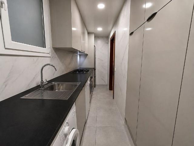 Piso en venta en calle Mare de Deu de Port, Barcelona, de 79 m² 3 habitaciones por 265.000