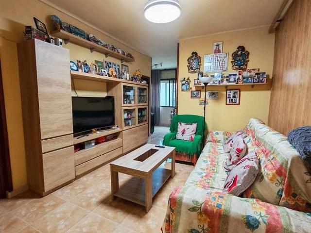 Piso en venta en calle Mare de Deu de Port, Barcelona, de 79 m² 3 habitaciones por 269.000
