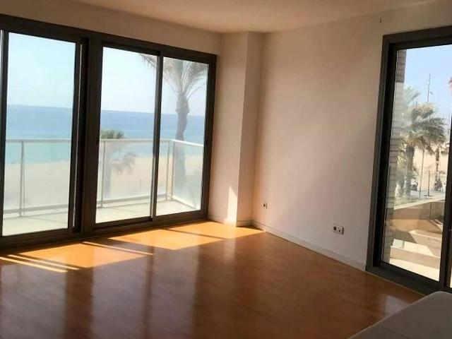 Piso en venta en calle Maritim, Badalona, de 101 m² 2 habitaciones por 498.000