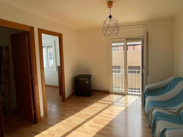 Piso en venta en calle Marià Fortuny, Sant Boi de Llobregat, de 60 m² 3 habitaciones por 235.000