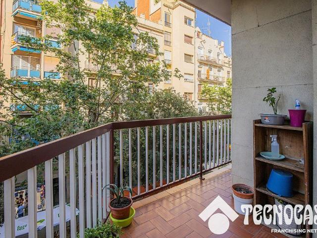 Piso en venta en calle Marina, Barcelona, de 88 m² 4 habitaciones por 410.000
