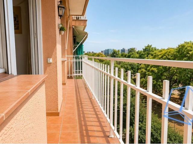 Piso en venta en calle Marina del Port, Barcelona, de 75 m² 3 habitaciones por 299.000