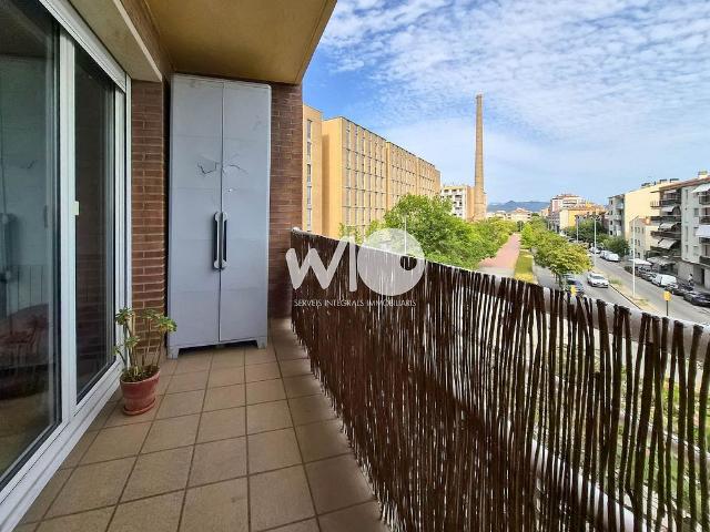 Piso en venta en calle Marquès de Caldes de Montbui, Girona, de 94 m² 4 habitaciones por 385.000