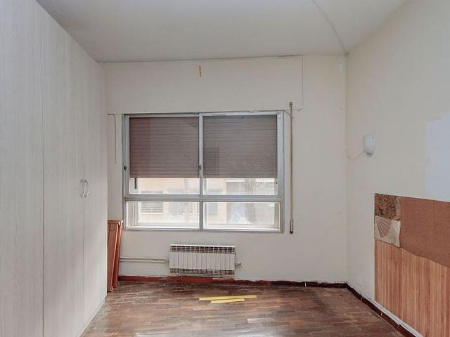 Piso en venta en calle Meridiana, Barcelona, de 74 m² 2 habitaciones por 329.000