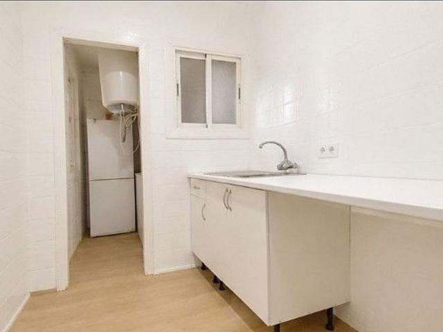 Piso en venta en calle Metro Fondo, Santa Coloma de Gramanet, de 81 m² 3 habitaciones por 195.000