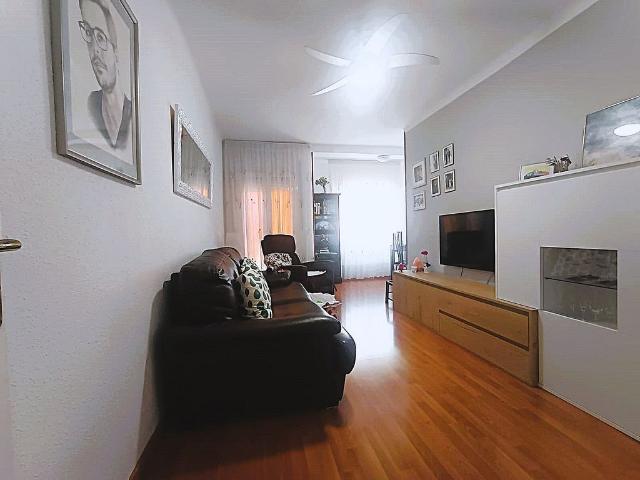 Piso en venta en calle Miquel Romeu, Hospitalet de Llobregat, L´, de 50 m² 3 habitaciones por 209.000