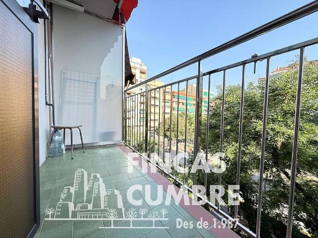 Piso en venta en calle Mossen Clapes, Barcelona, de 78 m² 4 habitaciones por 369.000