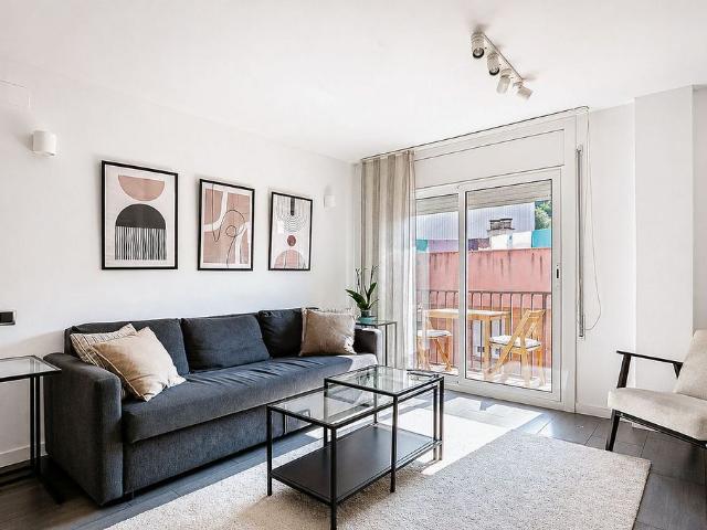 Piso en venta en calle Mora D'ebre, Barcelona, de 67 m² 3 habitaciones por 440.000