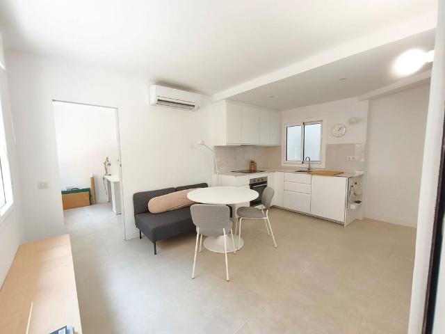 Piso en venta en calle Mora la Nova, Barcelona, de 40 m² 2 habitaciones por 245.000