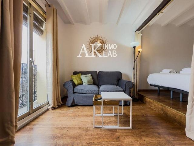 Piso en venta en calle Nou de la Rambla, Barcelona, de 46 m² 2 habitaciones por 169.000