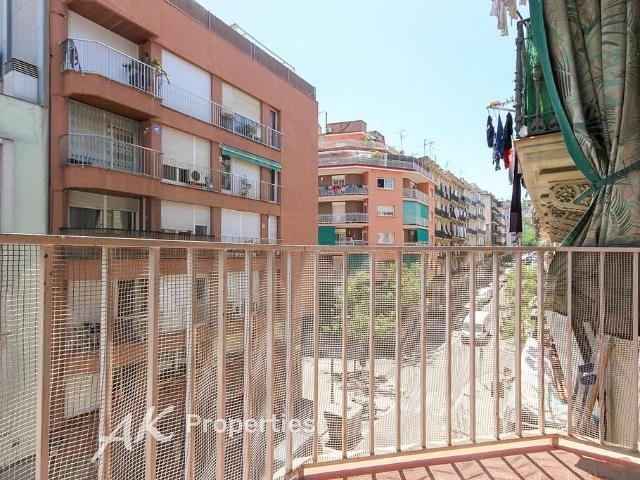 Piso en venta en calle Nou de la Rambla, Barcelona, de 69 m² 2 habitaciones por 375.000