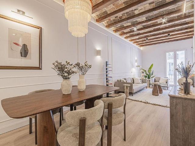 Piso en venta en calle Nou de la Rambla, Barcelona, de 82 m² 3 habitaciones por 740.000