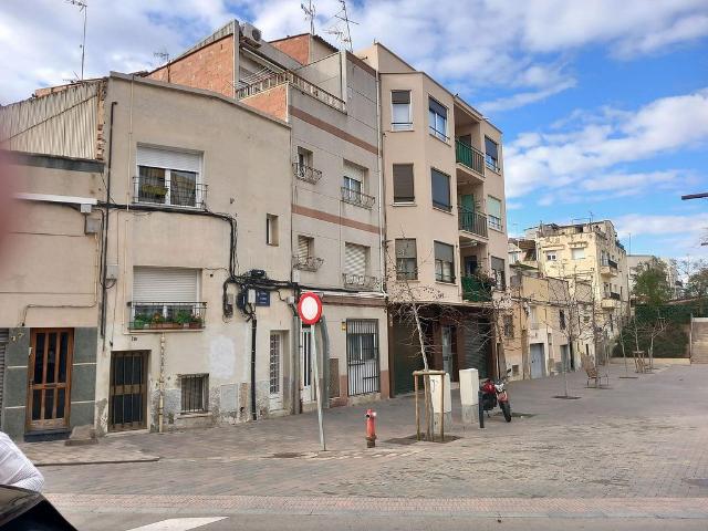 Piso en venta en calle orà, Terrassa, de 83 m² 999 habitaciones por 120.000