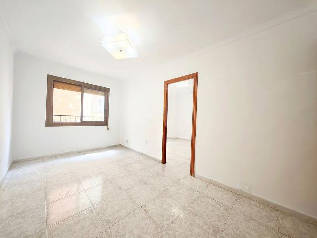 Piso en venta en calle Orrius, Hospitalet de Llobregat, L´, de 55 m² 3 habitaciones por 215.000