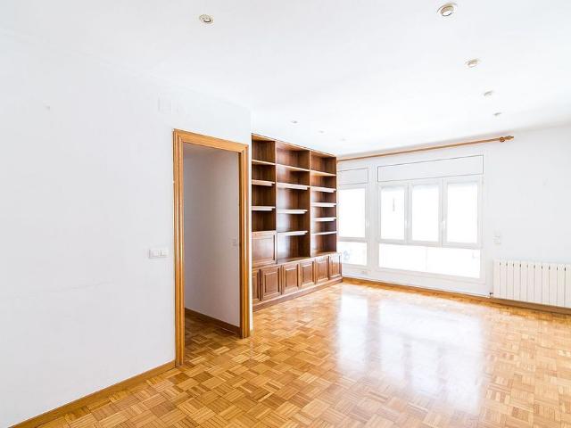 Piso en venta en calle Osi, Barcelona, de 86 m² 3 habitaciones por 625.000