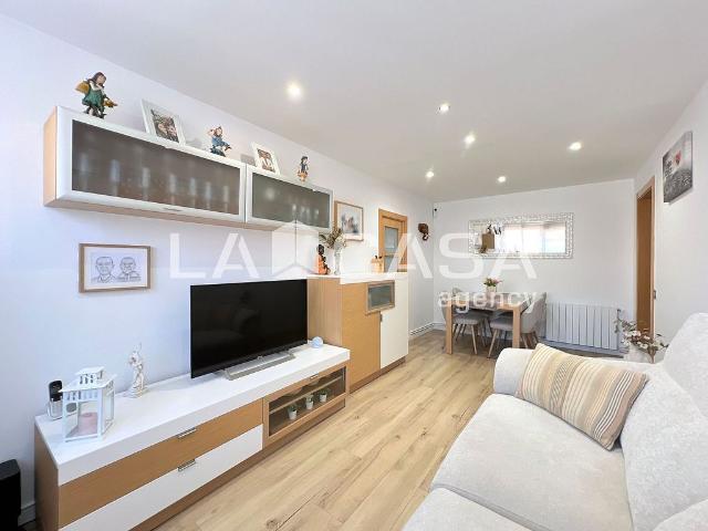Piso en venta en calle Atlantida, Badalona, de 82 m² 4 habitaciones por 233.000