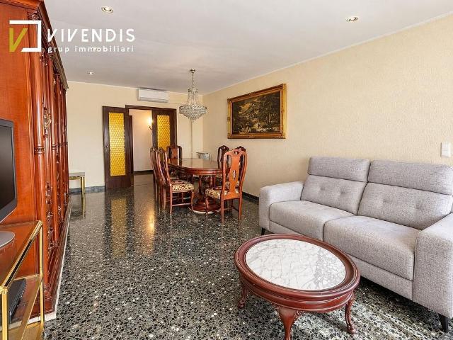 Piso en venta en calle Acadèmia, Lleida, de 122 m² 3 habitaciones por 205.000